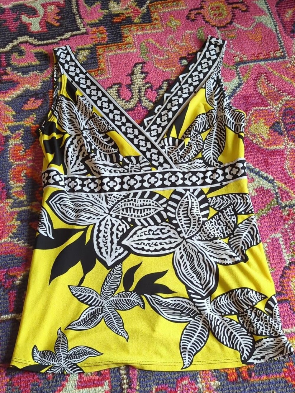 Vintage Cache Women's Yellow/Black Floral Top With V Neckline Sz Small - Picture 1 of 3